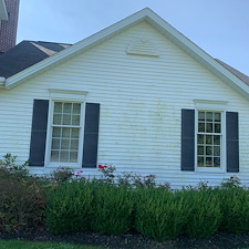 High-end-Siding-Cleaning-Performed-in-Medina-Ohio 3