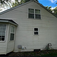 Superior-quality-Siding-Cleaning-Performed-in-Wadsworth-Ohio 1